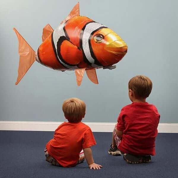 Finplay Flying Sharks and Clownfish | Endless fun and creativity - Play and discover together