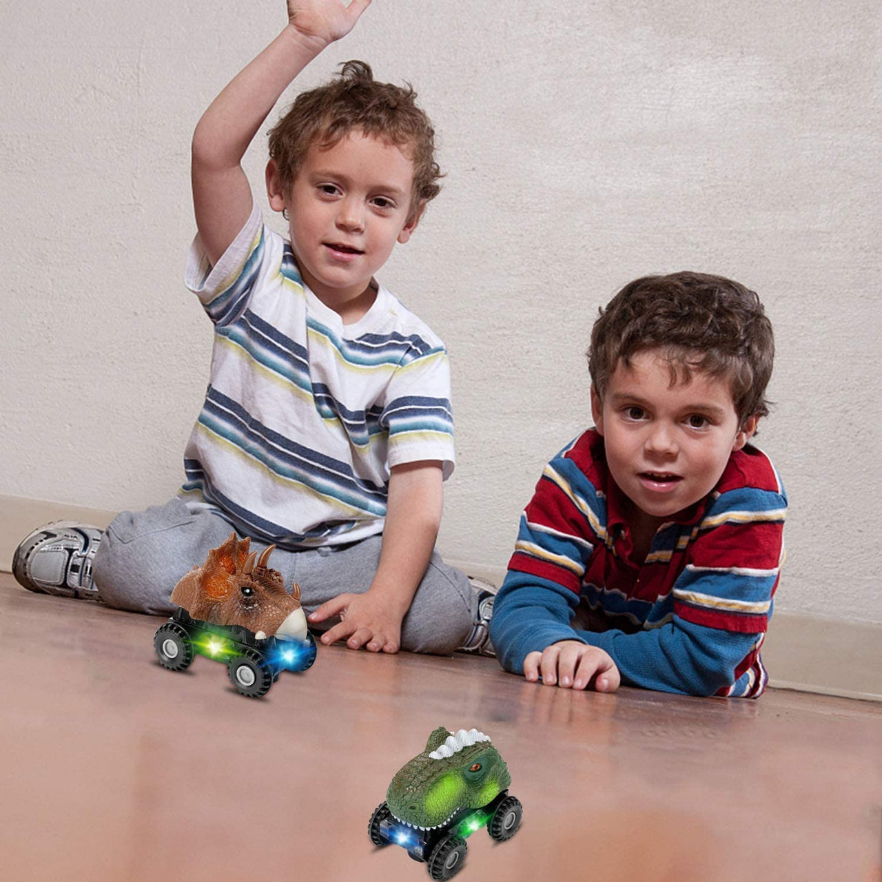 DinoRacers | Brullende actie - Elektrische dinosaurus auto met licht & geluid