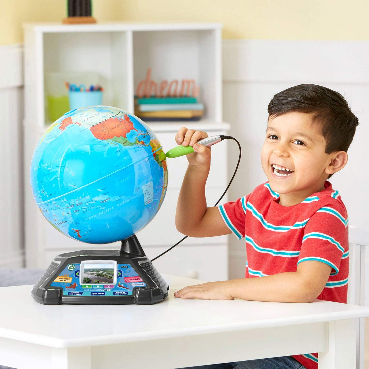 Toystar GlobiQuest | Discover the world through play - Interactive educational video globe for children - Ontdek de wereld...